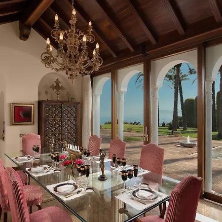 Villa Cubo's Mountain Bayview Luxury *