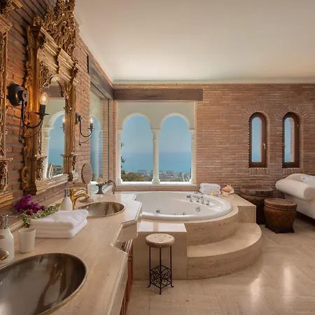 Cubo's Mountain Bayview Luxury Malaga