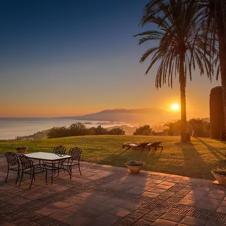 Villa Cubo's Mountain Bayview Luxury Malaga