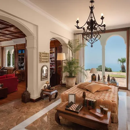 Villa Cubo's Mountain Bayview Luxury *