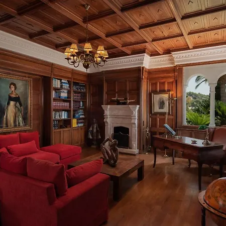 Villa Cubo's Mountain Bayview Luxury Malaga