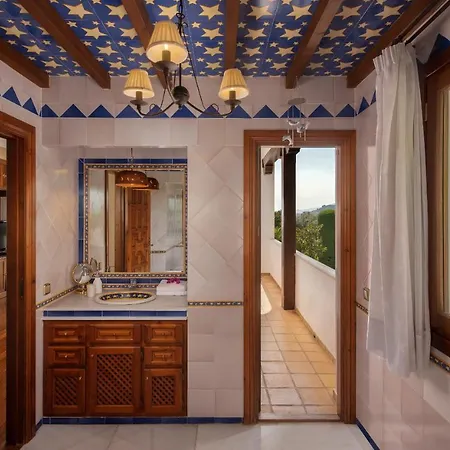 Cubo's Mountain Bayview Luxury Villa *