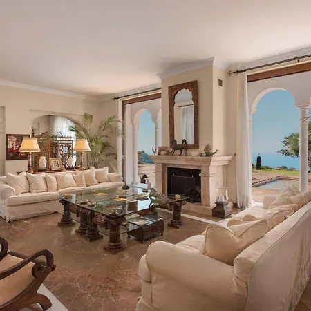 Cubo's Mountain Bayview Luxury Villa Malaga