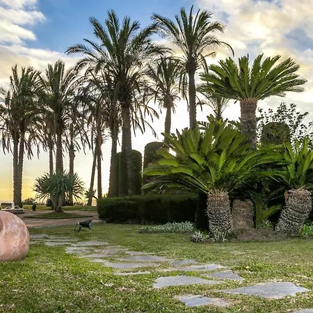 Villa Cubo's Mountain Bayview Luxury Malaga