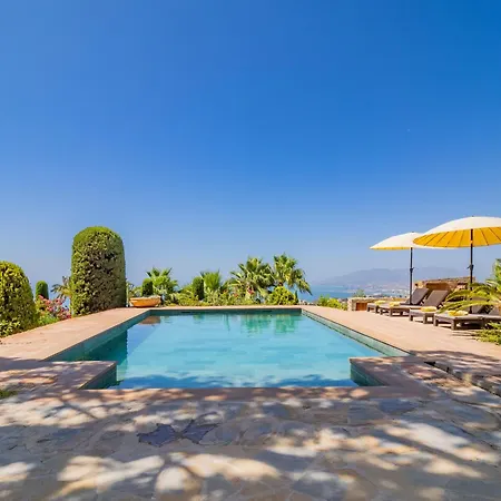Cubo's Mountain Bayview Luxury Villa Malaga