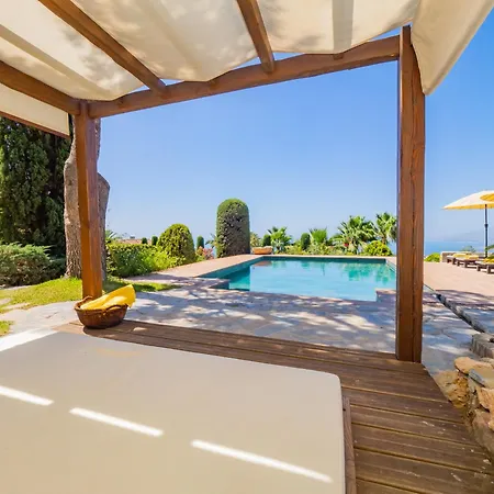 Villa Cubo's Mountain Bayview Luxury *