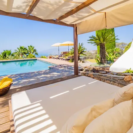 Cubo's Mountain Bayview Luxury Villa *