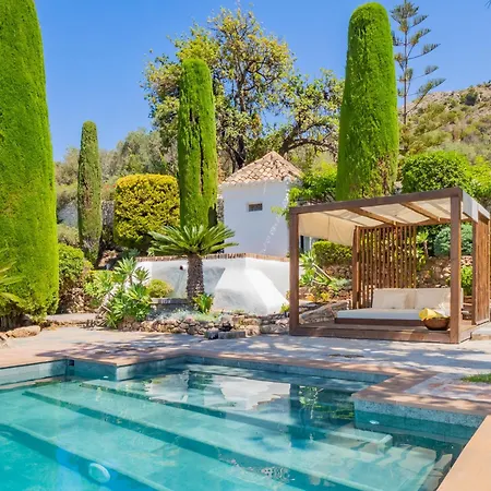 Cubo's Mountain Bayview Luxury Villa Malaga