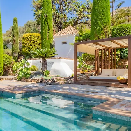 Cubo's Mountain Bayview Luxury Villa
