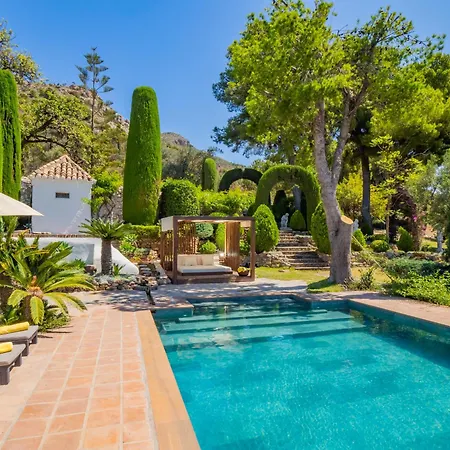 Villa Cubo's Mountain Bayview Luxury