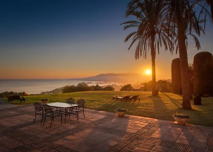 Villa Cubo's Mountain Bayview Luxury Málaga